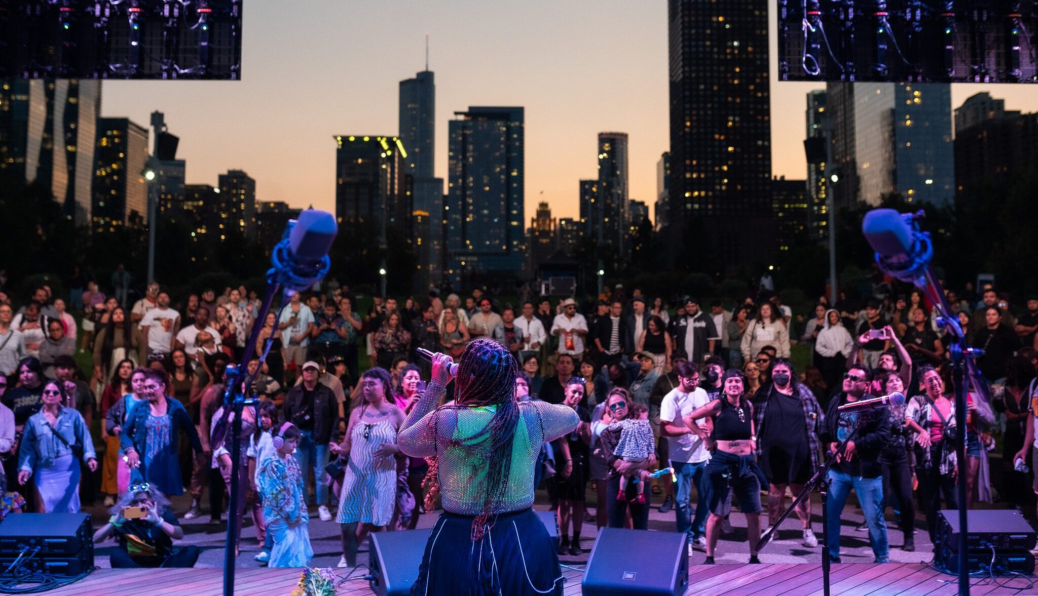 LatiNxt Stage Chicago Skyline Image
